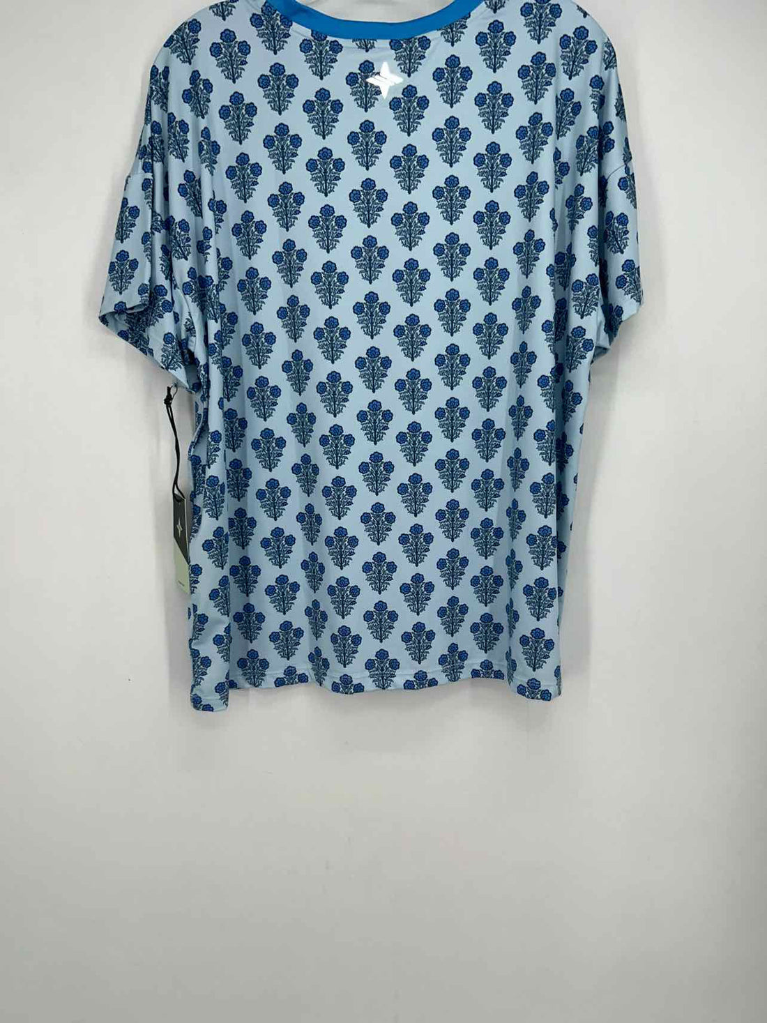 Tuckernuck Size XL Light Blue Floral NWT Active Tops