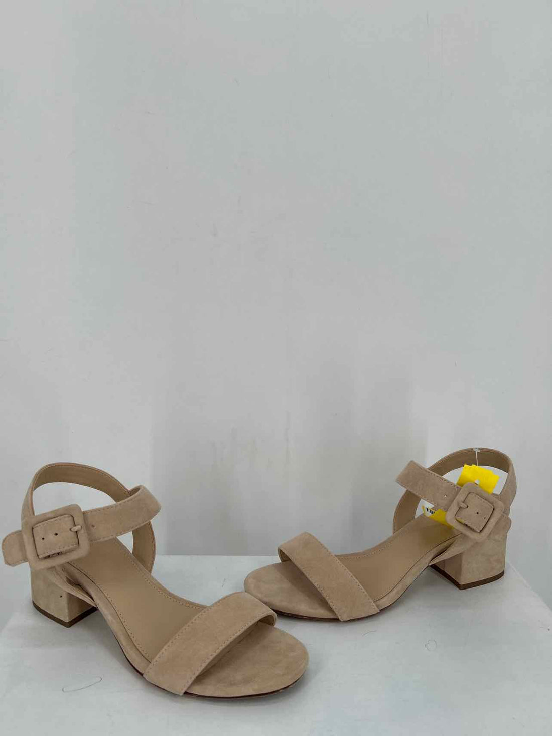 J McLaughlin Women Size 7.5 Cream Sandals