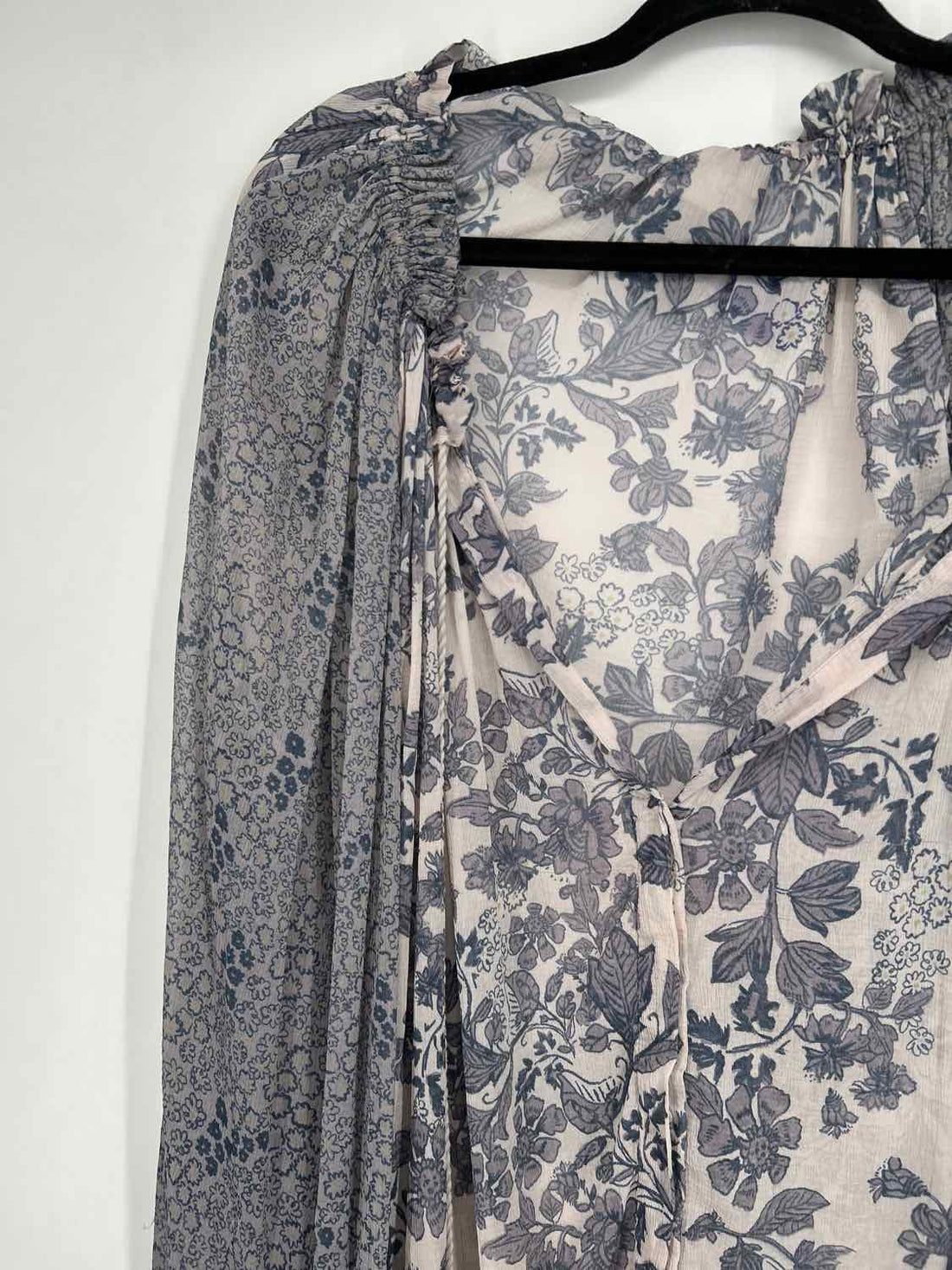 Free People Size L Light Gray & Blue Floral Long Sleeve