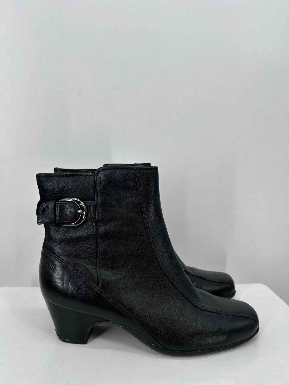 Clarks Women Size 8.5 Black Ankle Boot