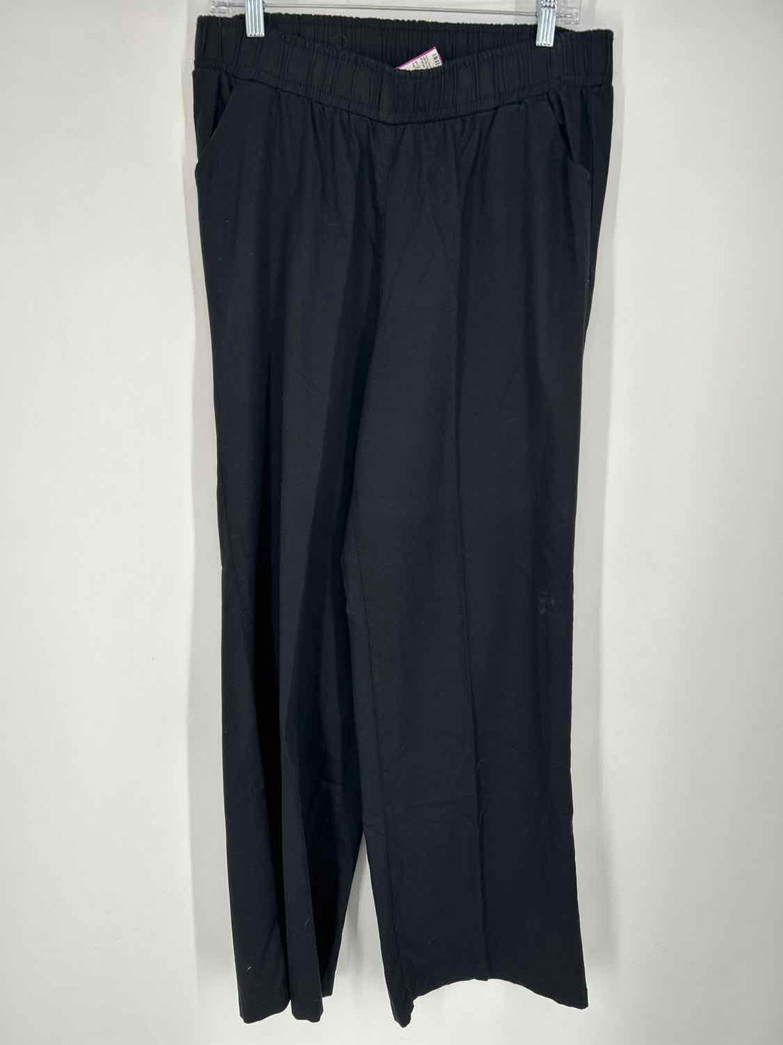 DG2 Size LT Black NWT Pants