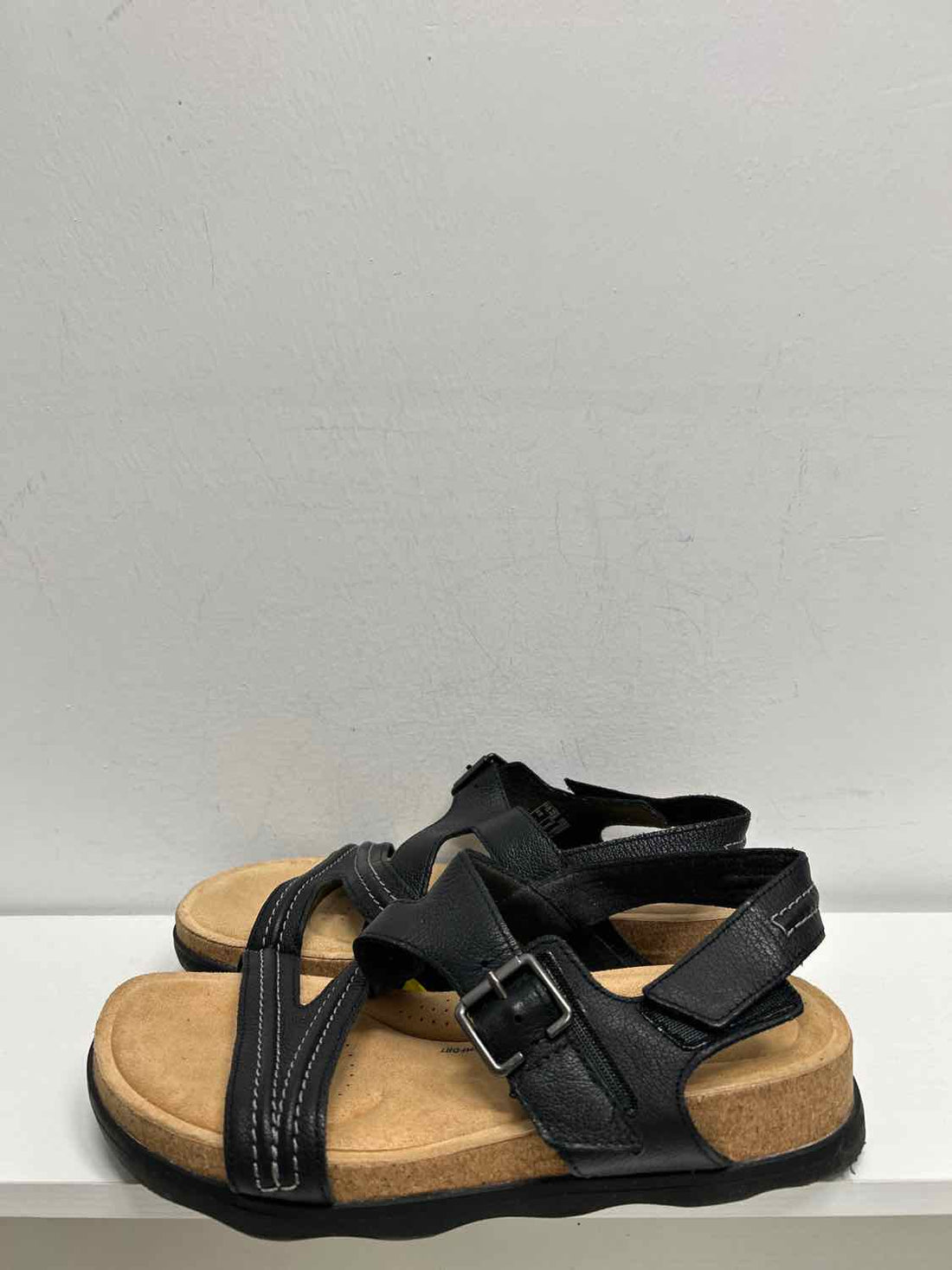 Clarks Women Size 7.5 Black Sandals