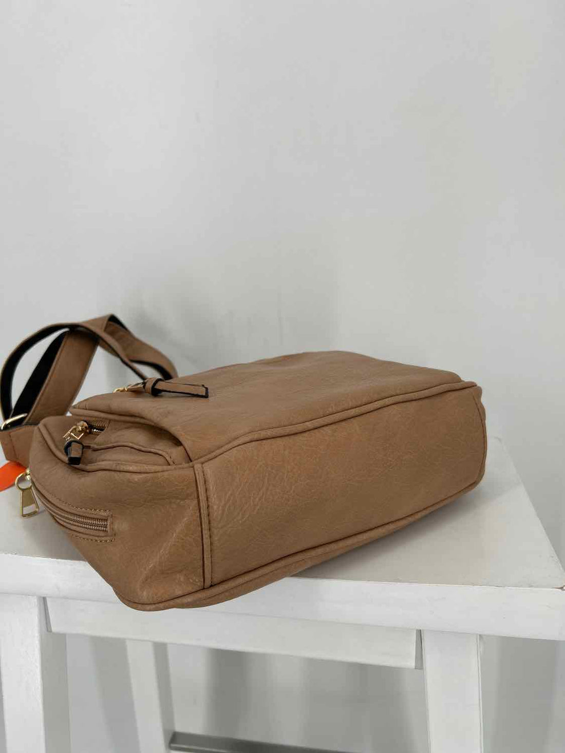 Jessie & James Tan Faux Leather Pre Owned Shoulder