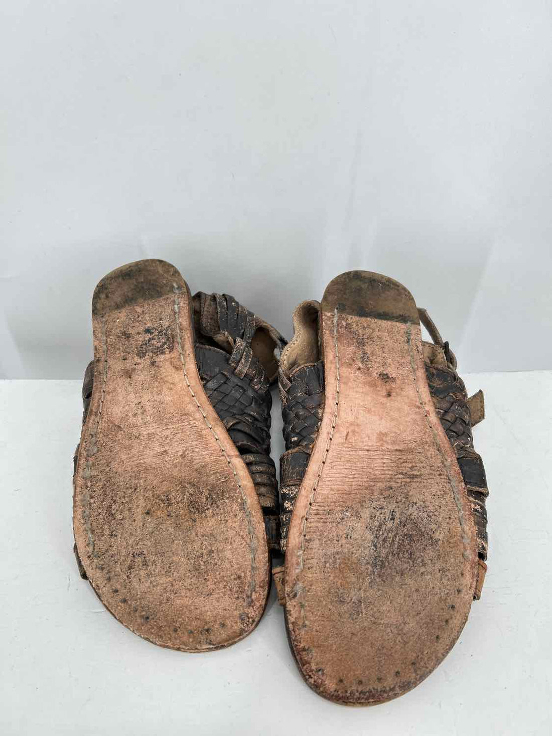 Bedstu Women Size 6 Brown Pre Owned Distressed Sandals