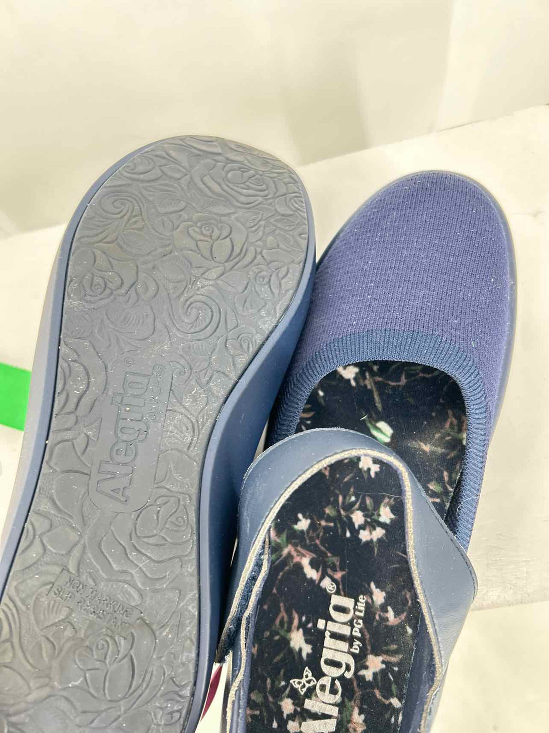 Alegria Women Size 37 (6.5-7) Navy Flats