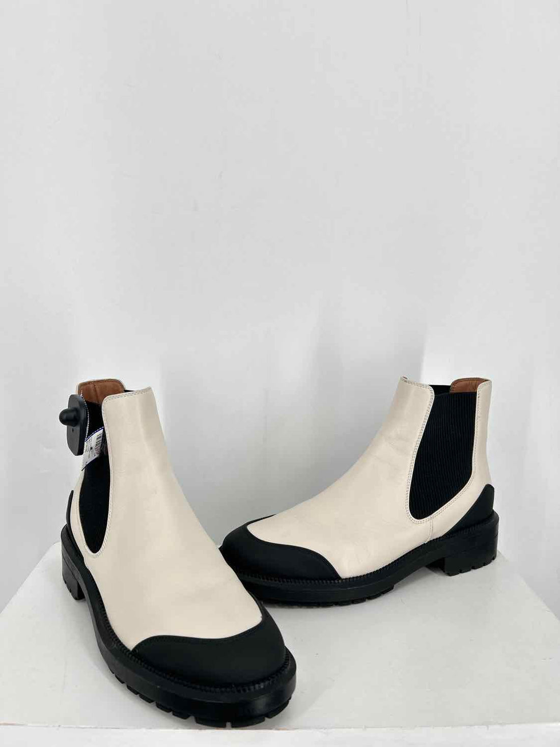 Aquatalia Women Size 7.5 Beige & Black Ankle Boot