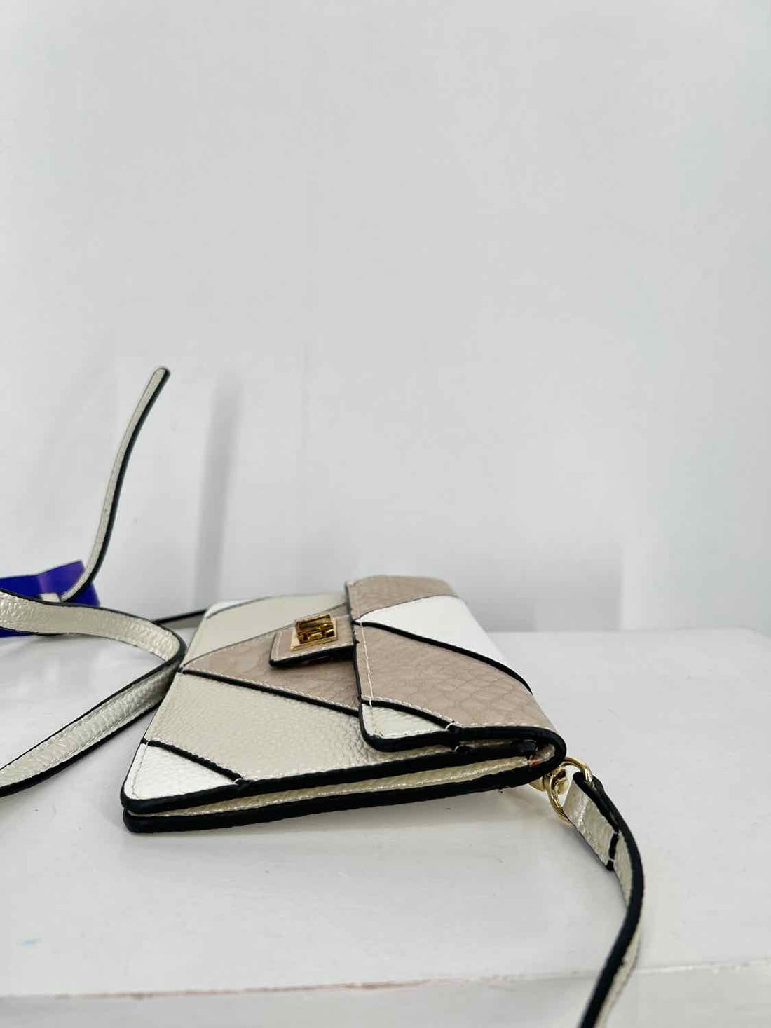 Jules Kae White & Beige Crossbody