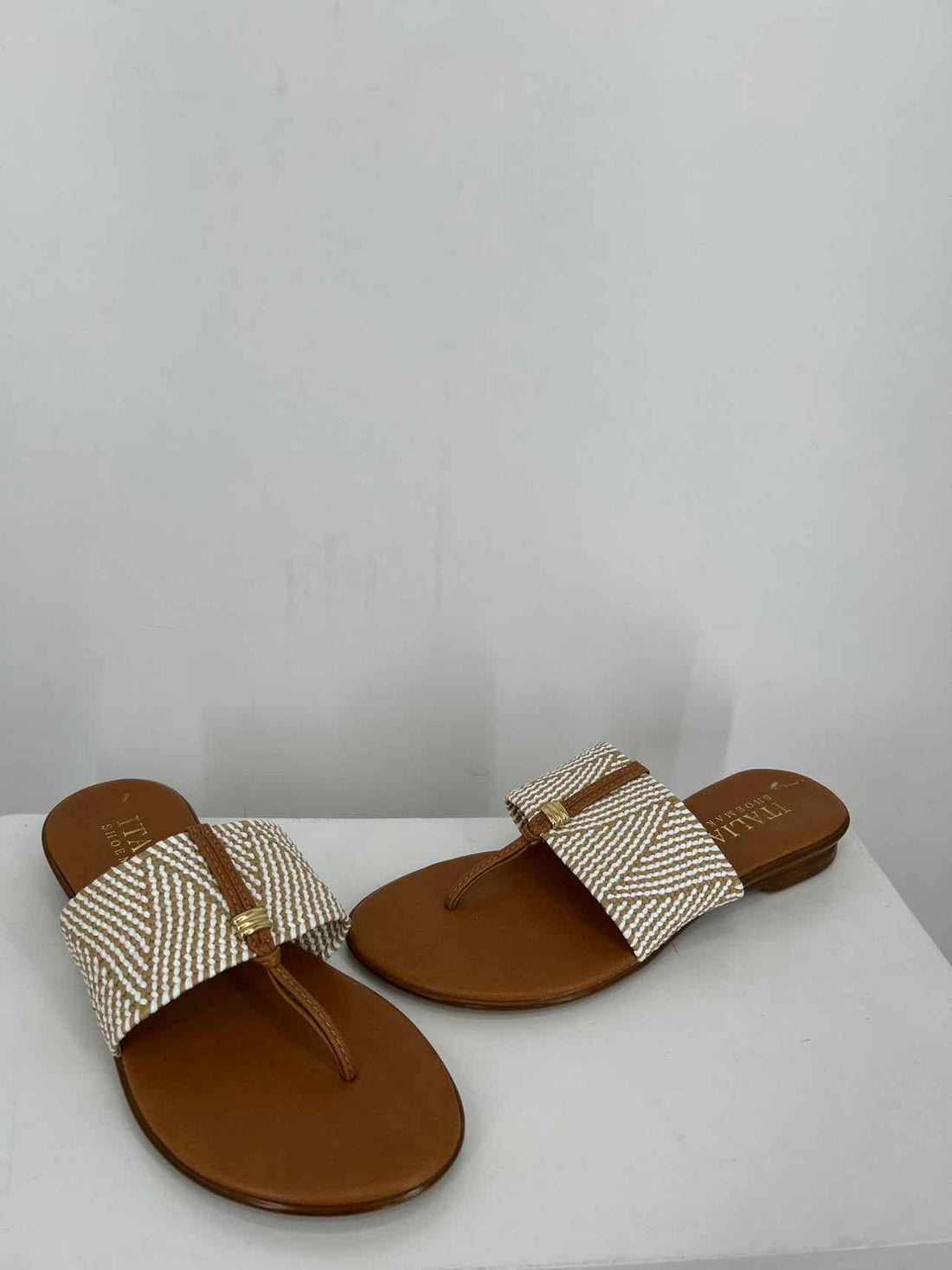 Italian Shoe Makers Women Size 7.5 Tan & White Sandals