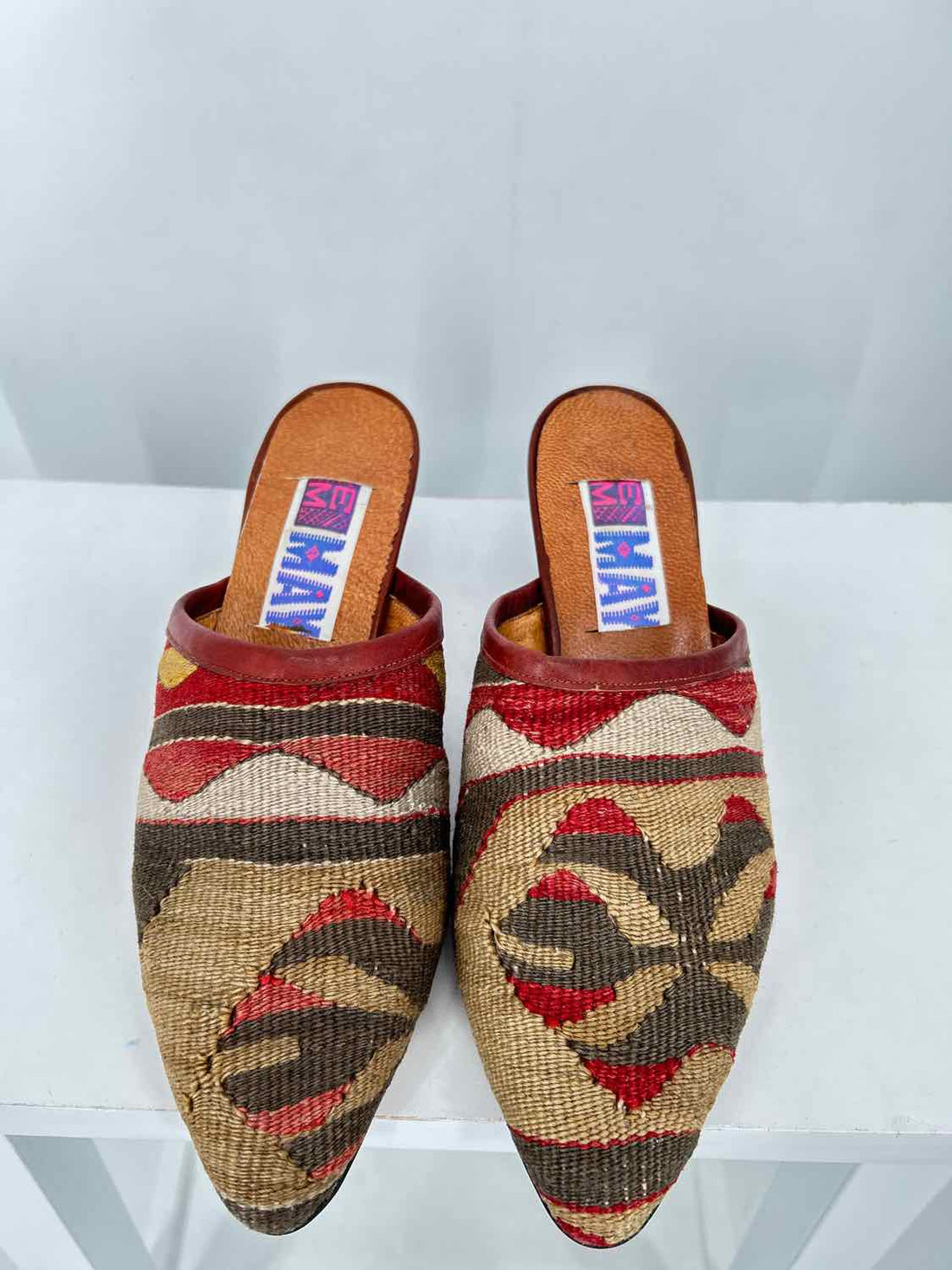 Em May Women Size 8 Green & Red Print Mules