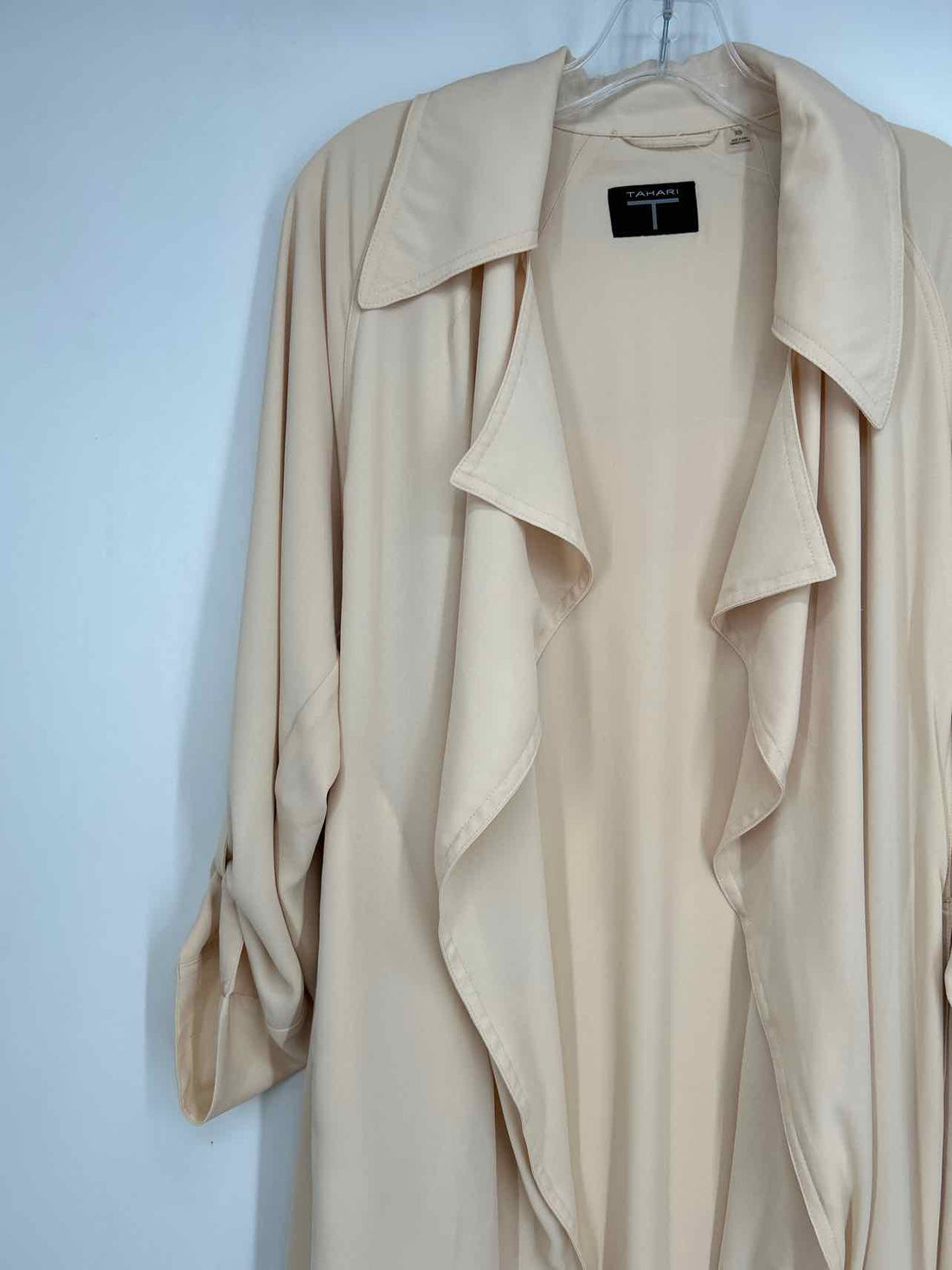 Tahari Size XS Cream Trenchcoat
