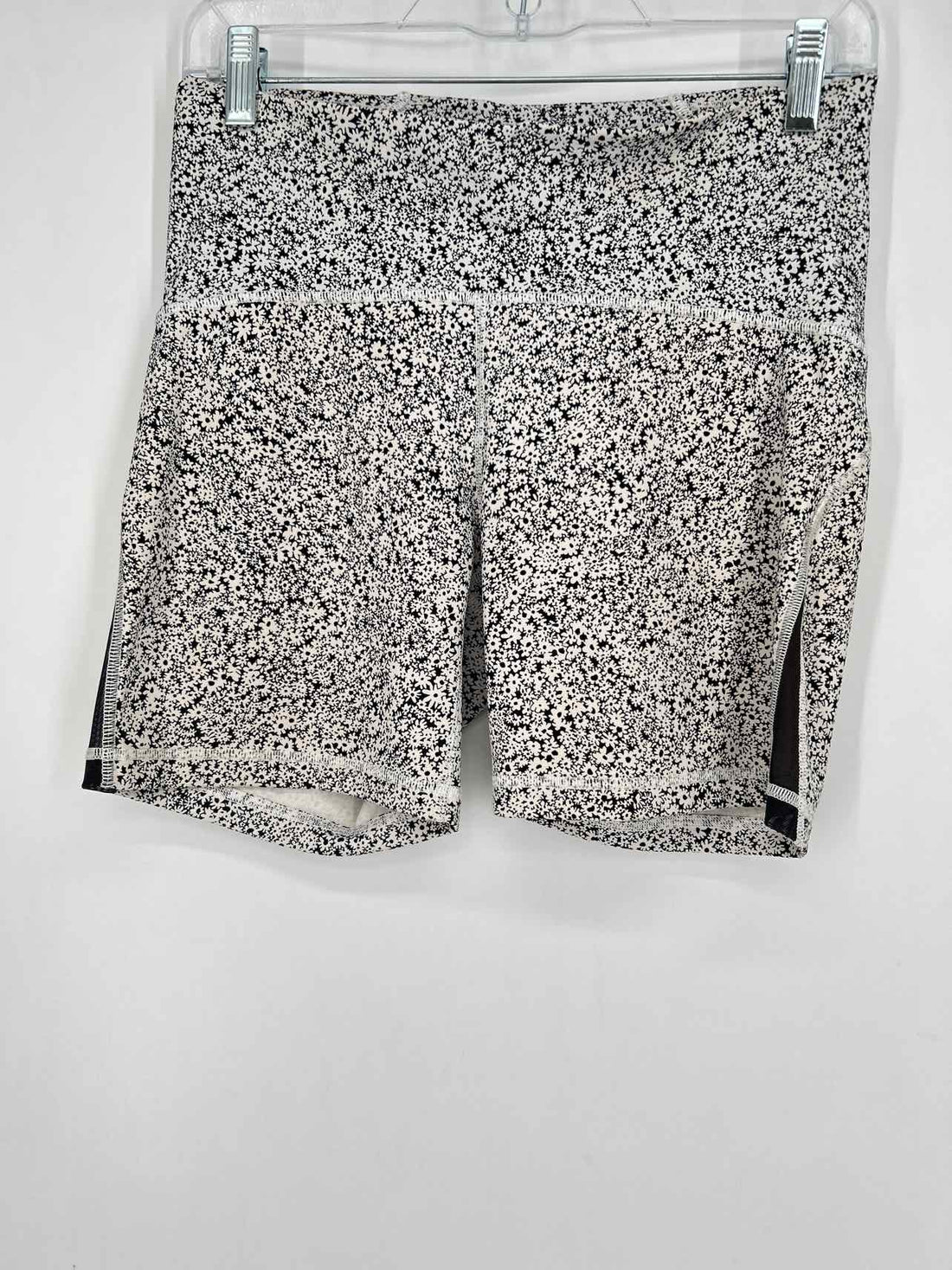 Lululemon Size 8 White & Black Print Active Shorts