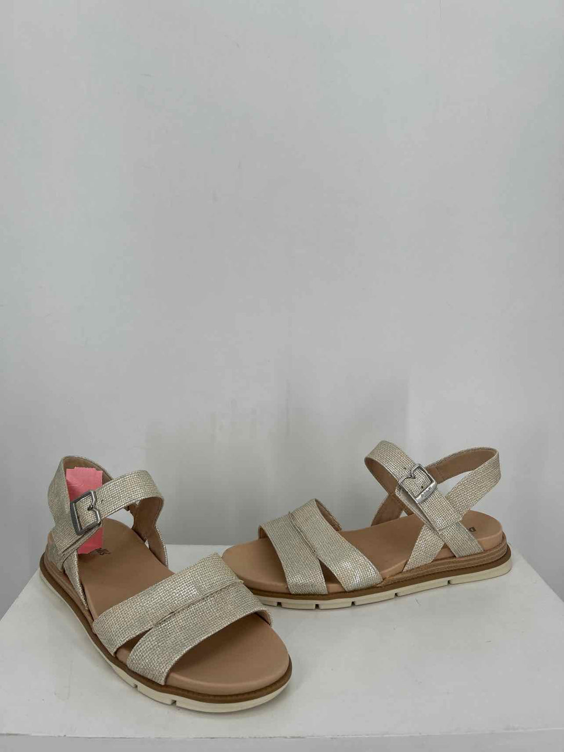 Dr. Scholls Women Size 7.5 Cream & Silver Sandals