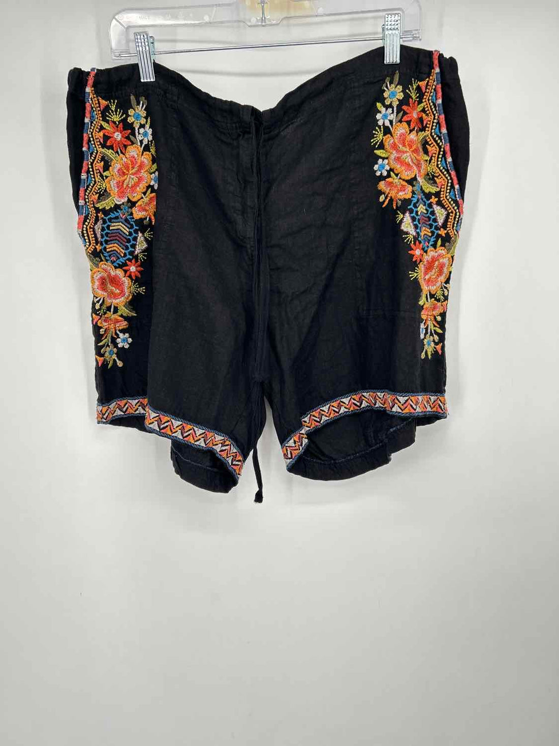 Johnny Was Size XL Black Embroidered Linen Shorts