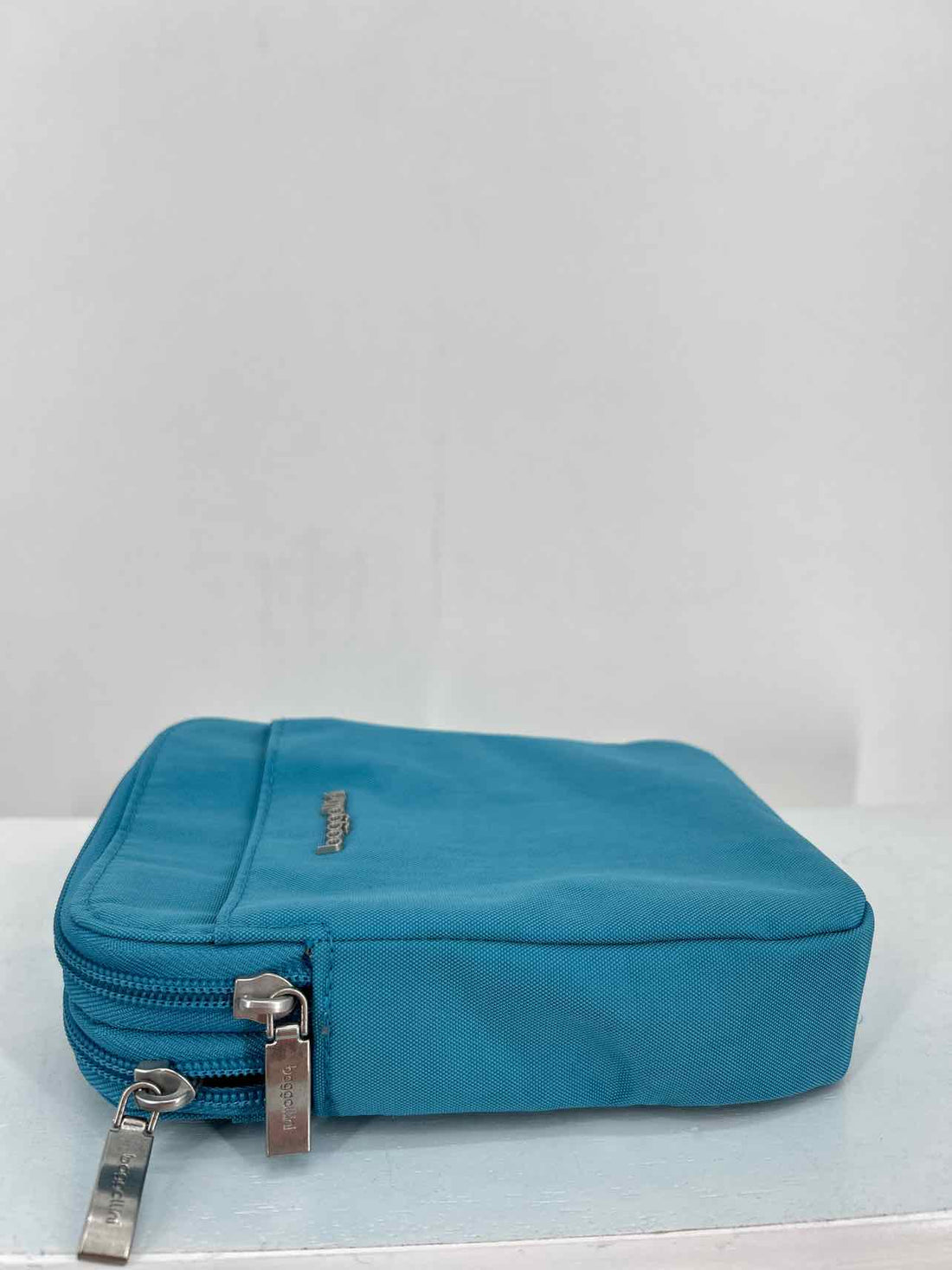 Baggallini Blue Nylon Like New Crossbody