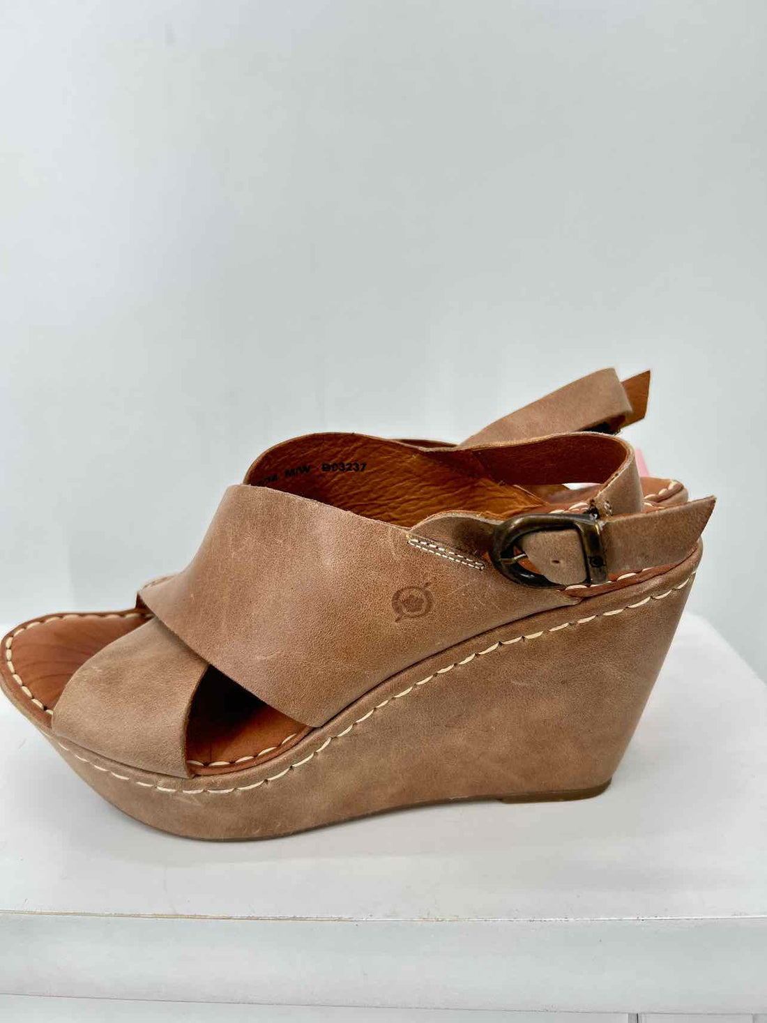 Born Women Size 7 Taupe Wedges