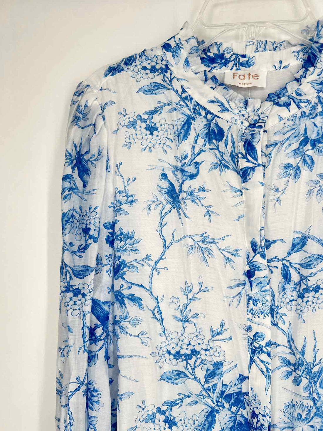 Fate Size M White & Blue Floral Long Sleeve