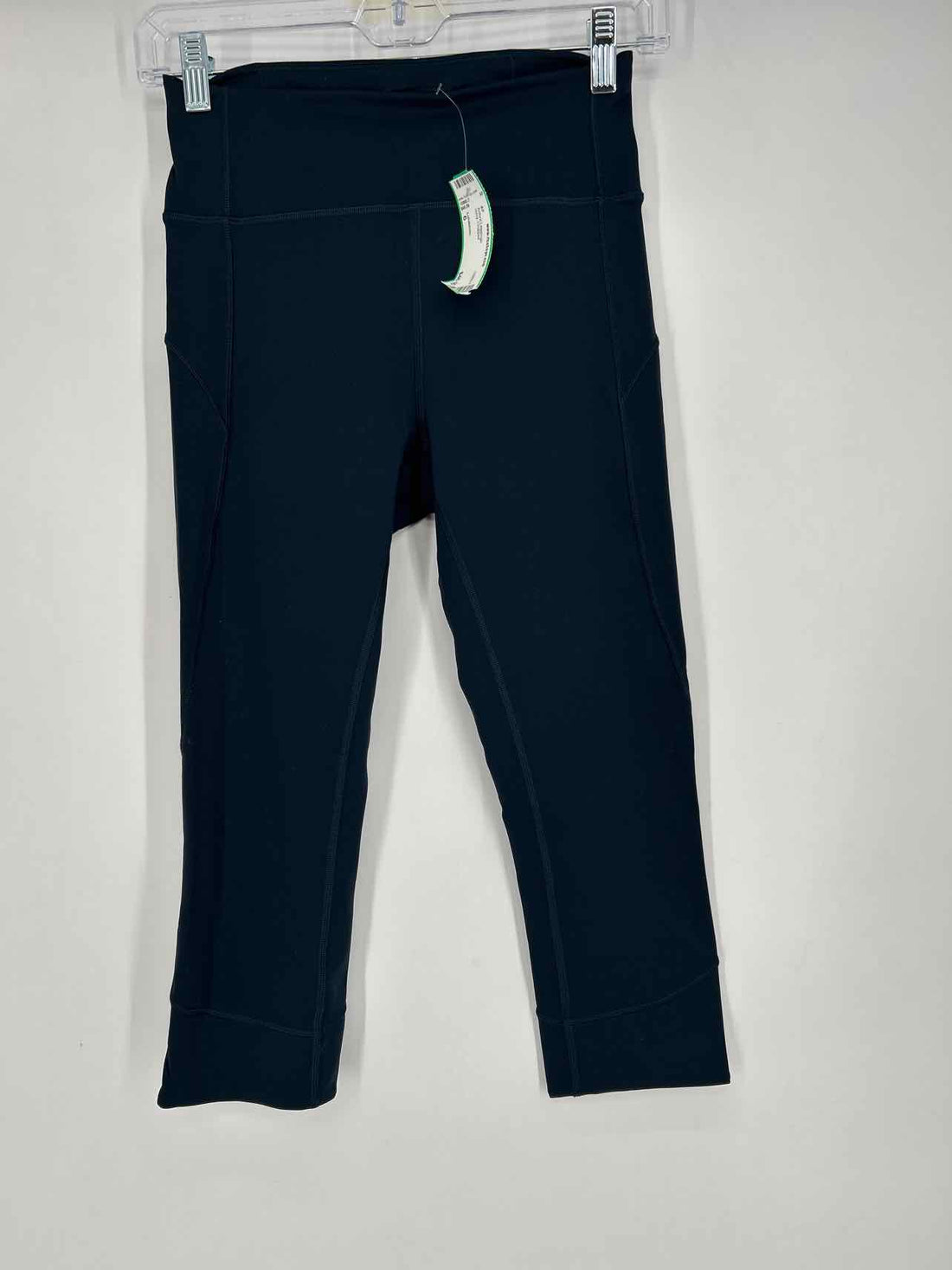Lululemon Size 6 Navy Cropped Active Leggings