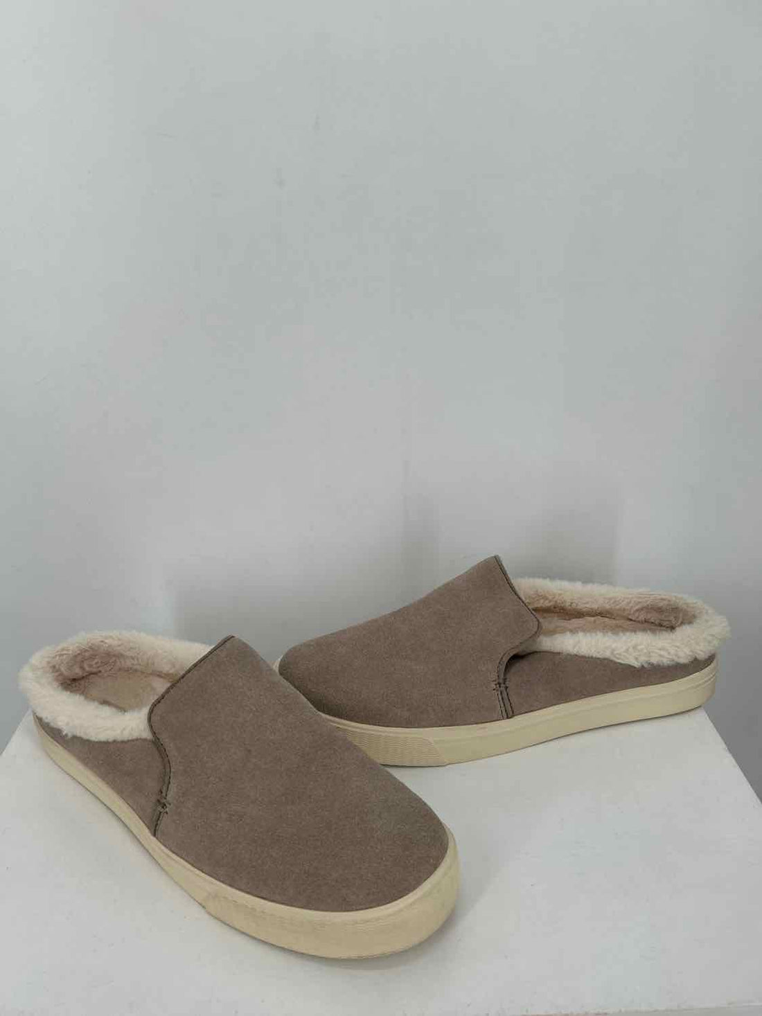 Toms Women Size 10 Taupe Faux Fur Mules