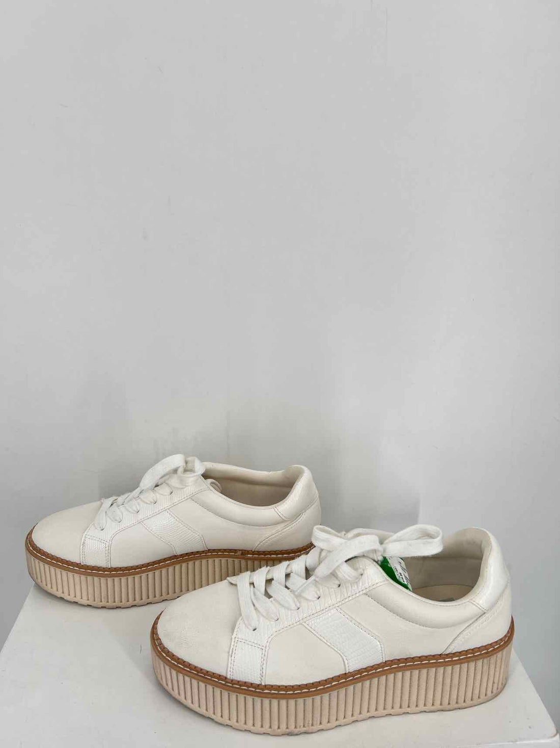 Dolce Vita Women Size 9 White Sneakers