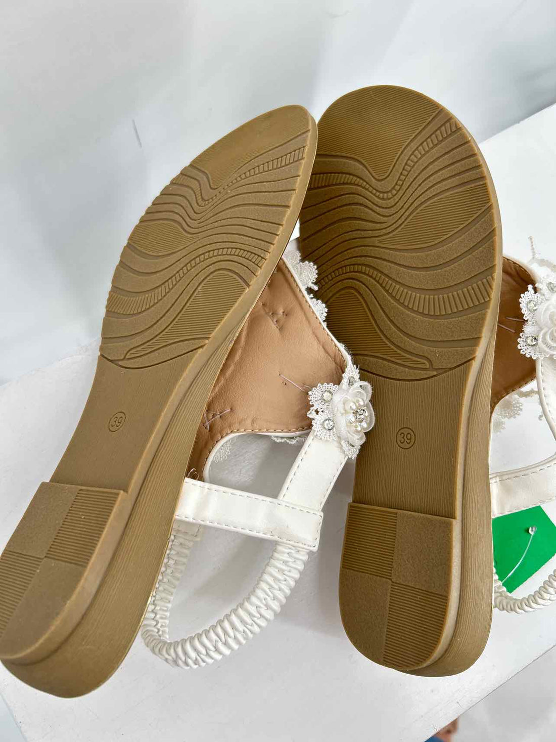 Duo Mei Zu Yuan Women Size 39 (8.5-9) White New Sandals