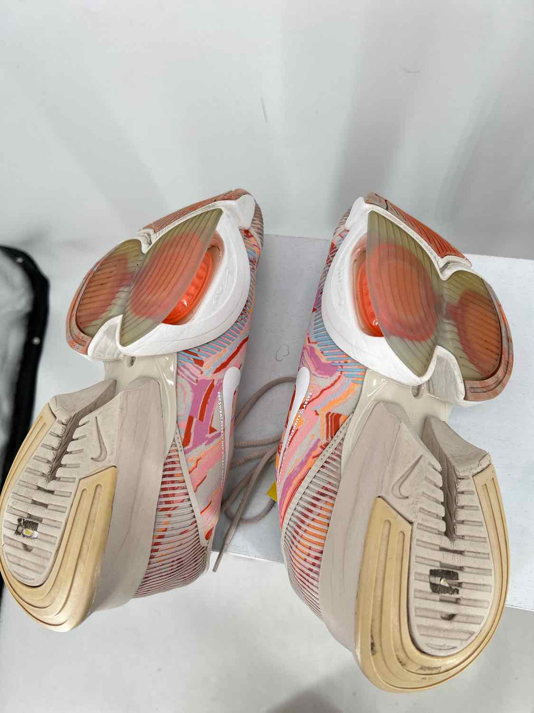 Nike Women Size 9 Beige Multi Color Sneakers