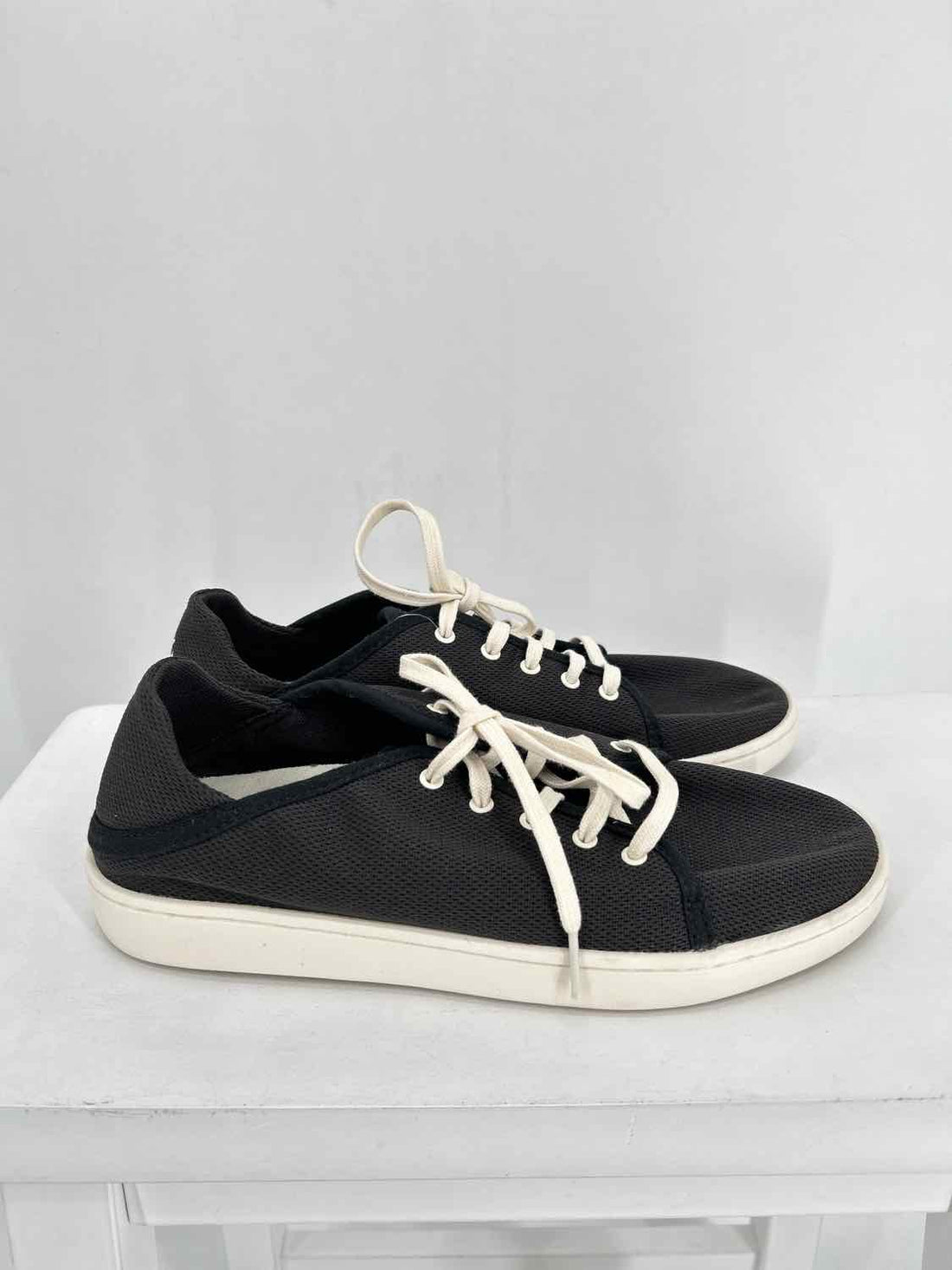 Olu Kai Women Size 8.5 Black & White Pehuea Li Sneakers