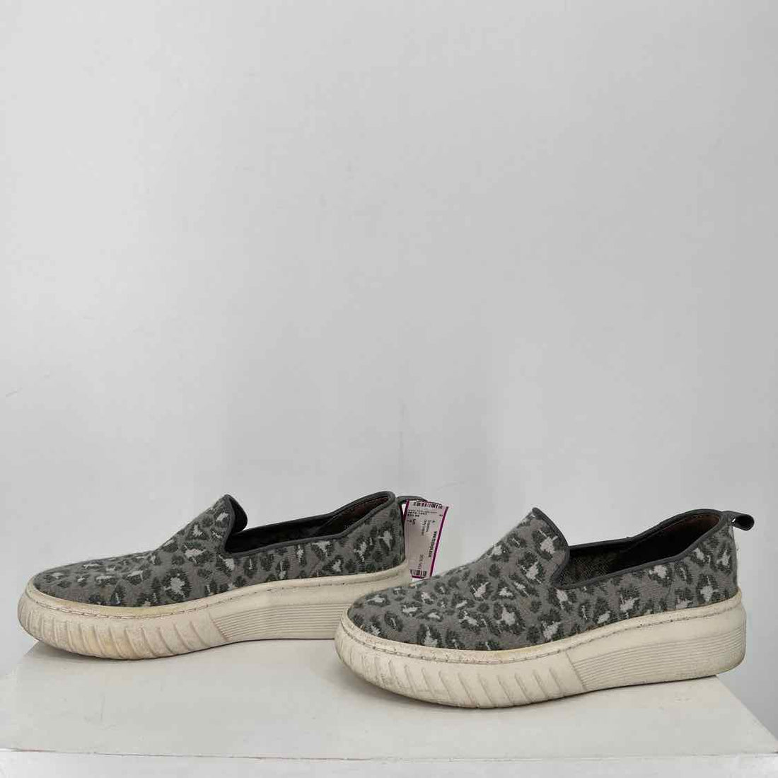 Sofft Women Size 7 Grey Leopard Sneakers
