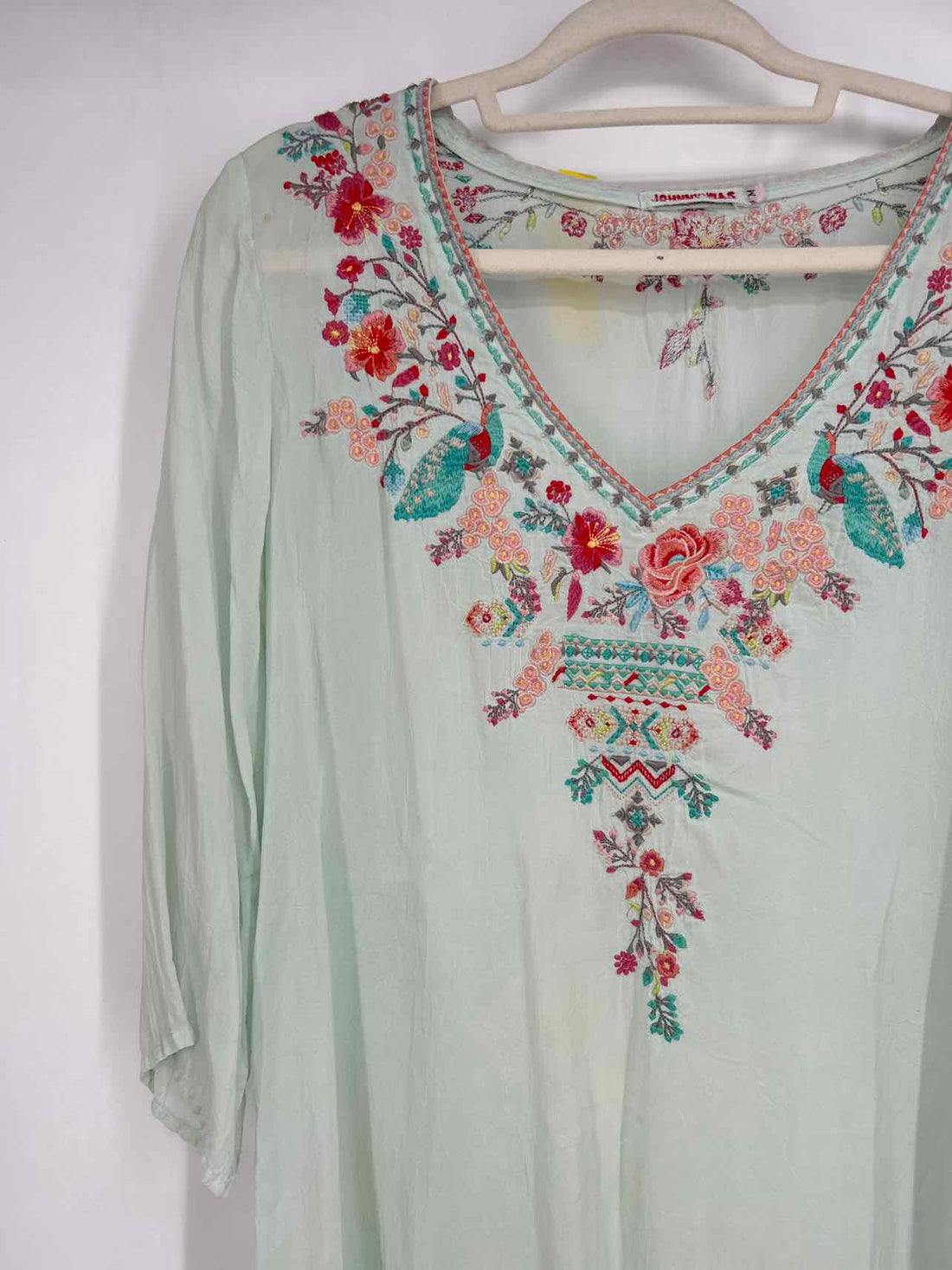 Johnny Was Size M Mint Embroidered Short Sleeve