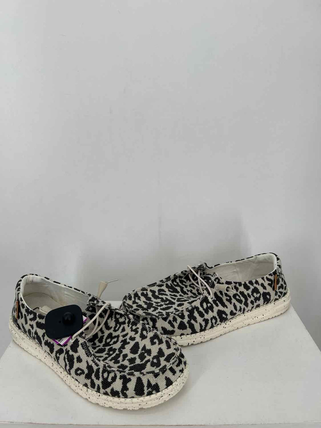 Hey Dude Women Size 10 White Leopard Sneakers