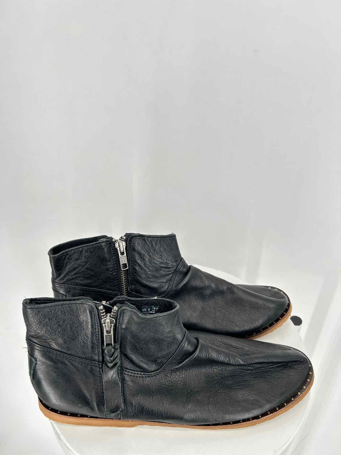 LDL Women Size 9 Black Leather Zip Ankle Booties