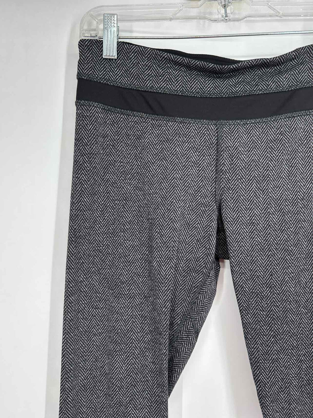 Lululemon Size 8 Black & Gray Active Leggings