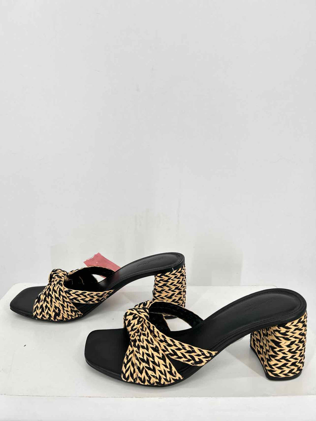 Universal Thread Women Size 8 Black Print Straw Sandals