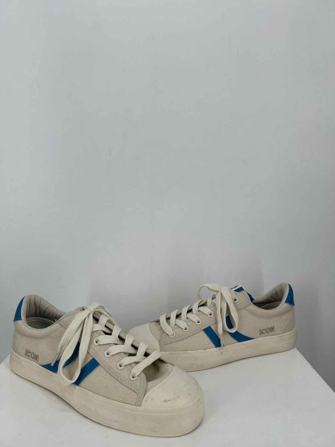 Coolway Women Size 8 Cream & Blue Like New Sneakers