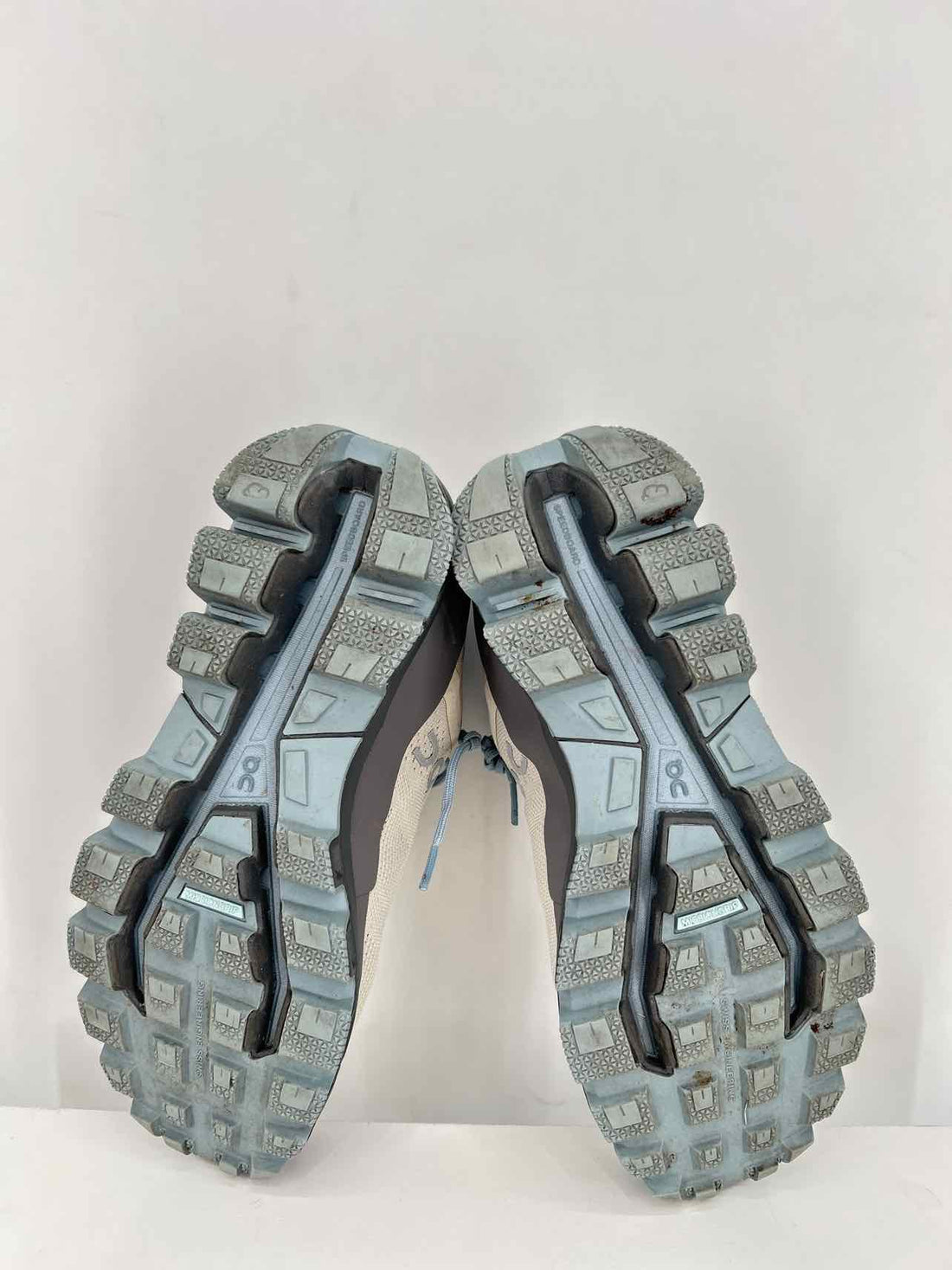 On Cloud Women Size 7 Tan & Gray Sneakers