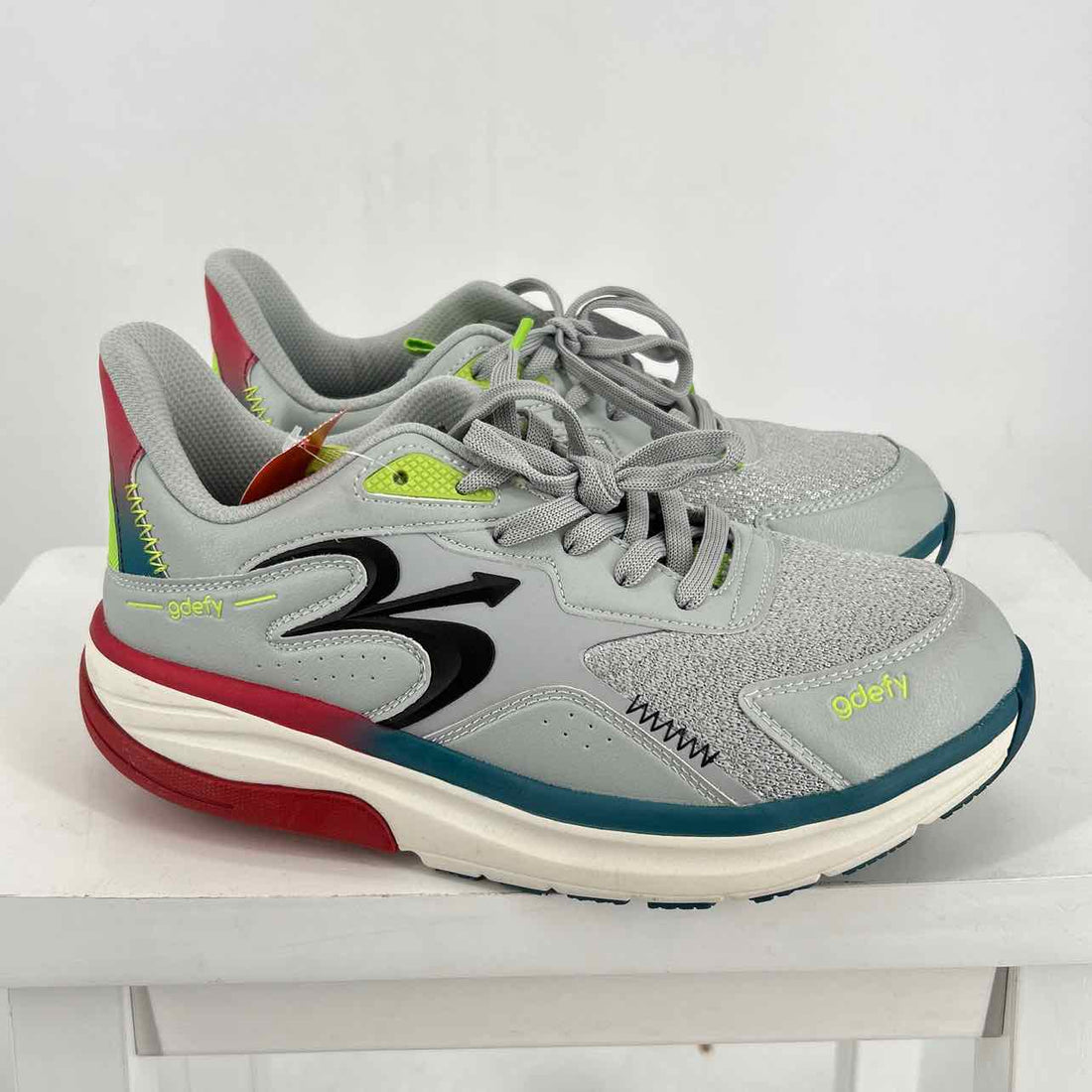 G-DEFY Women Size 8.5 Light Gray Multi Sneakers