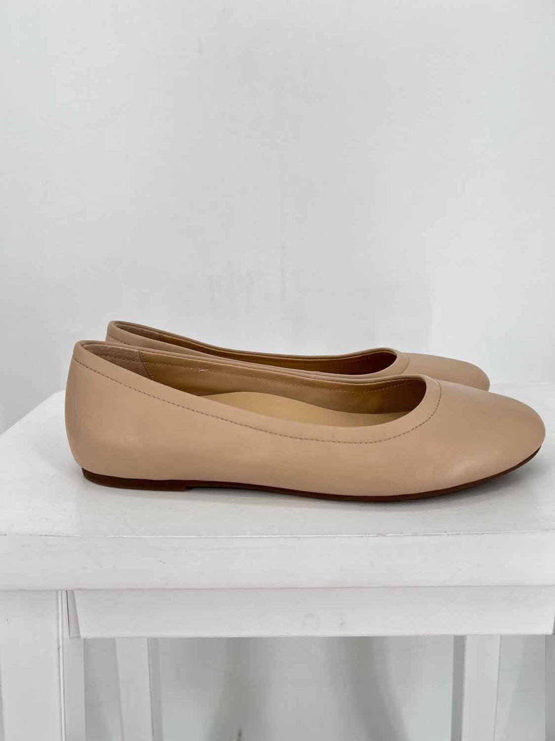 Abeo Women Size 10 Nude Flats