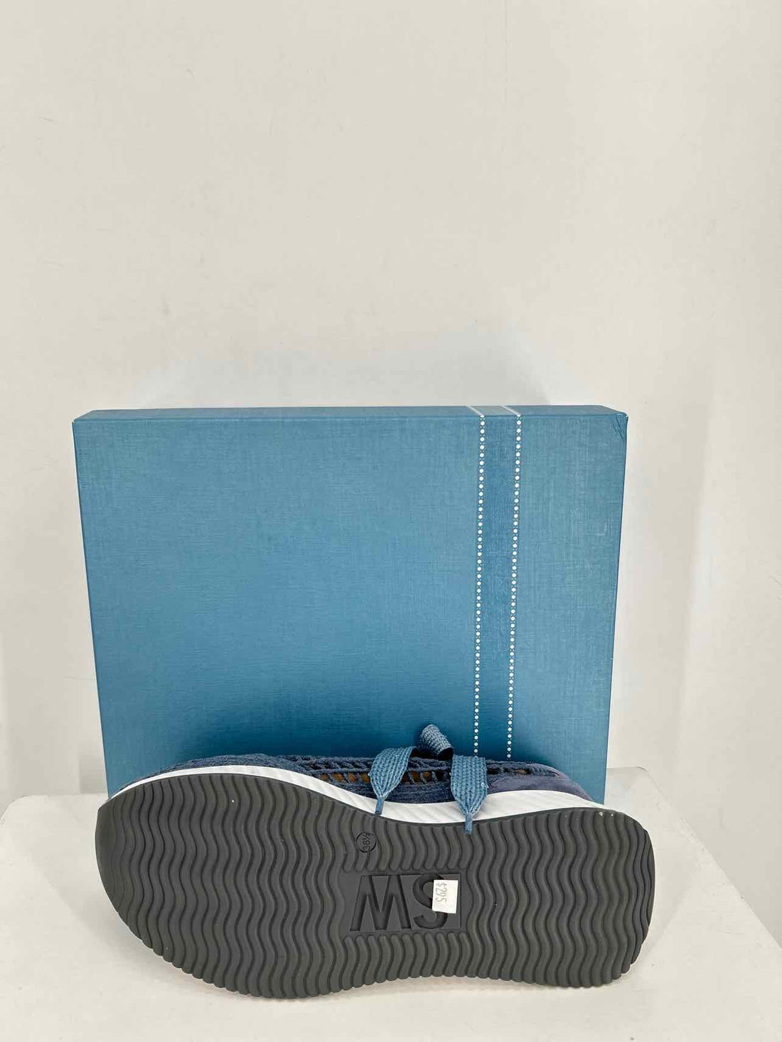 Softwaves Women Size 38.5 Blue New In Box Raffia/Suede Sneakers