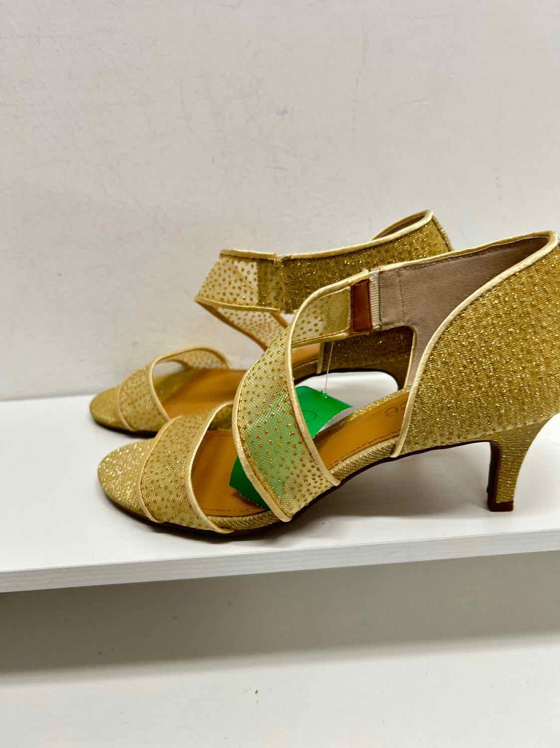 J Renee Women Size 8 Gold Heels