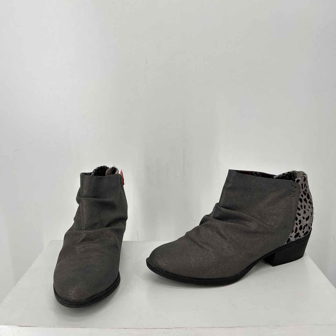 Blowfish Women Size 8.5 Grey Ankle Boot