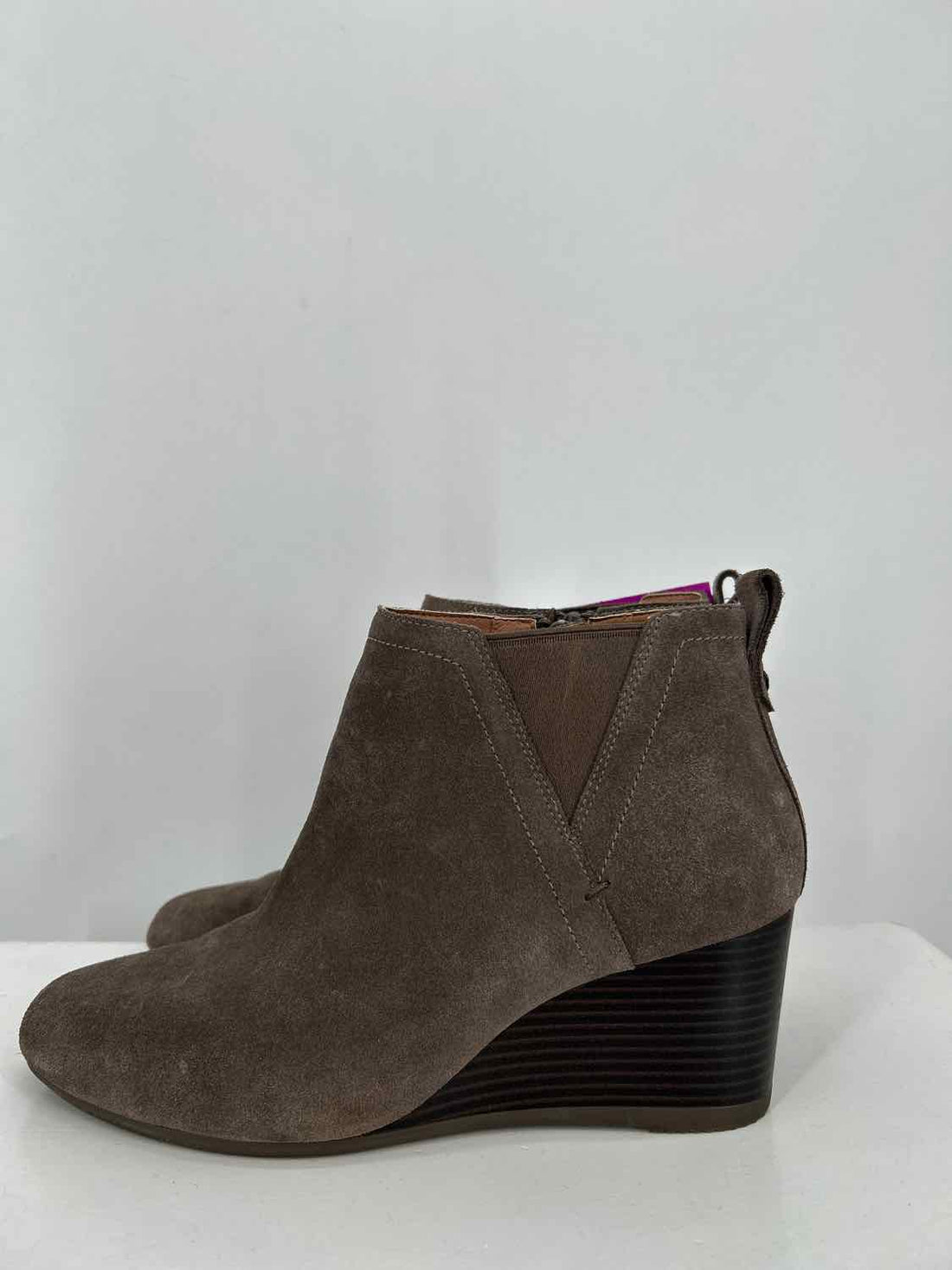 Vionic Women Size 8.5 Grey Genuine Suede Ankle Boot