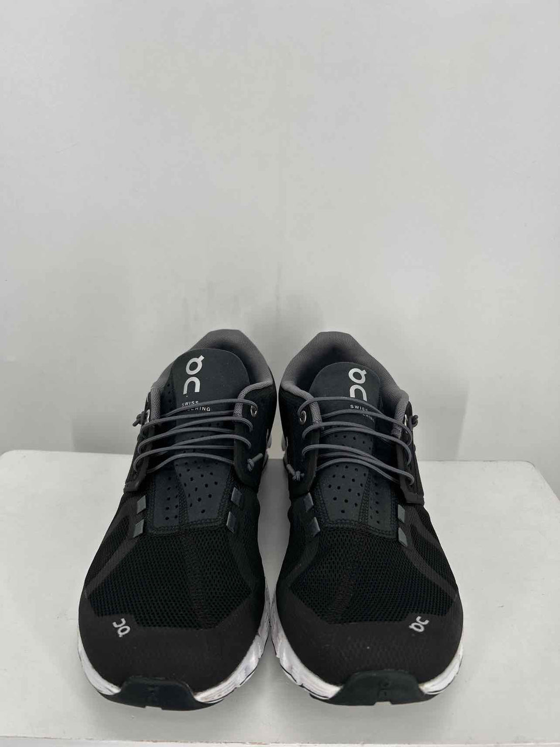 On Cloud Women Size 11 Black & White Sneakers