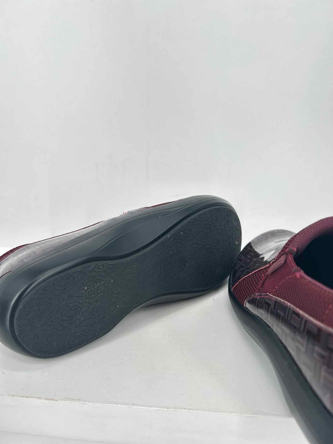 Alegria Women Size 37 (6.5-7) Maroon Paisley Clogs