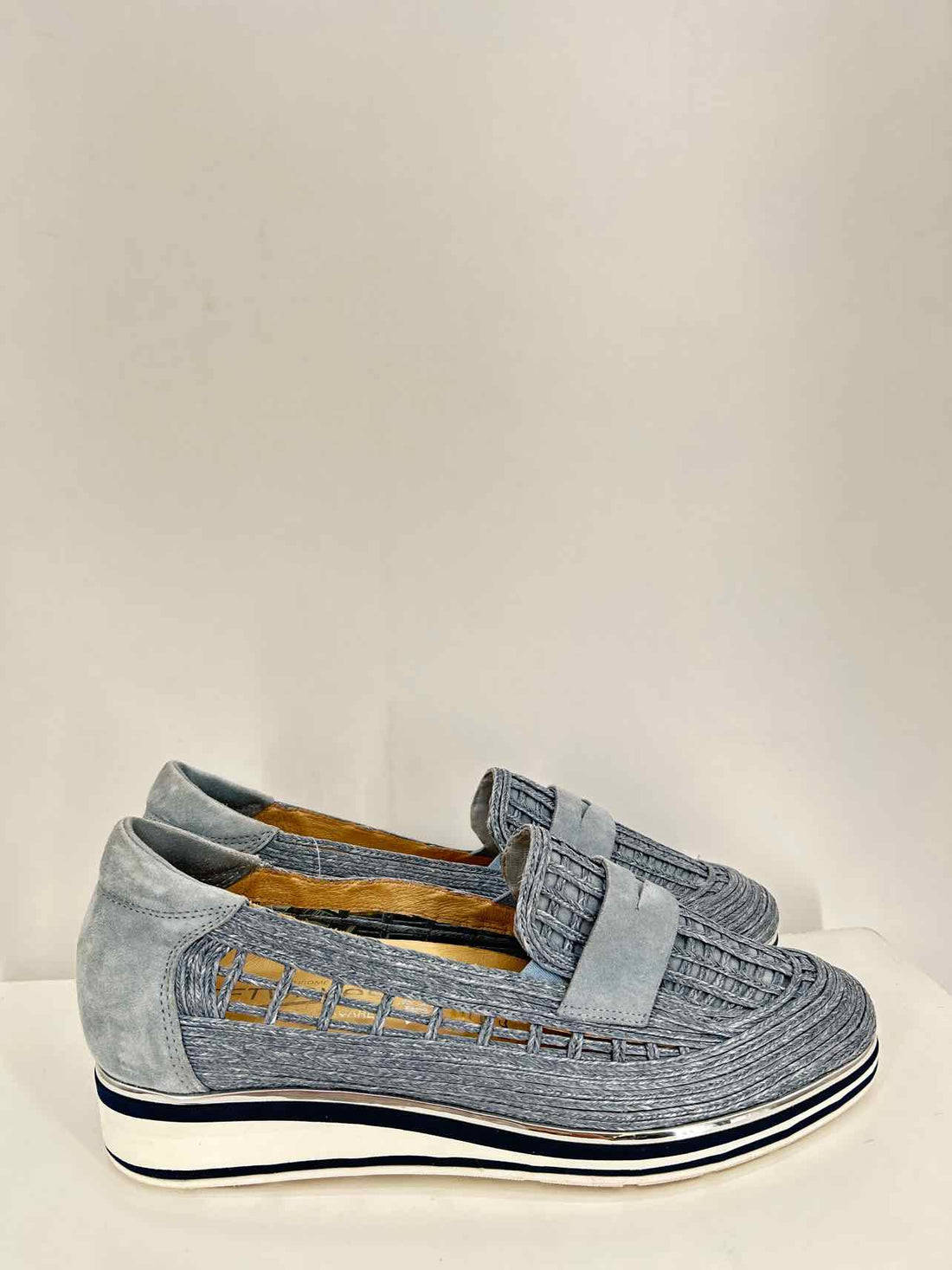 Softwaves Women Size 40 (9-9.5) Light Blue Raffia/Suede Sneakers