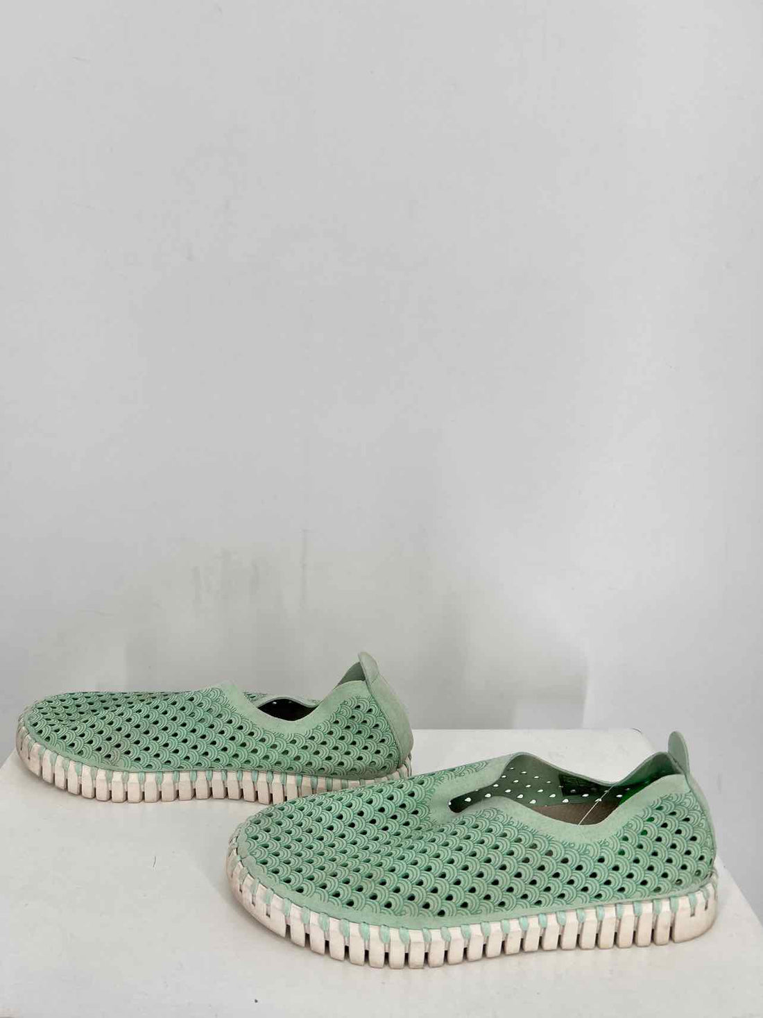 Ilse Jacobsen Women Size 36 (5.5-6) Mint Green Perforated Sneakers