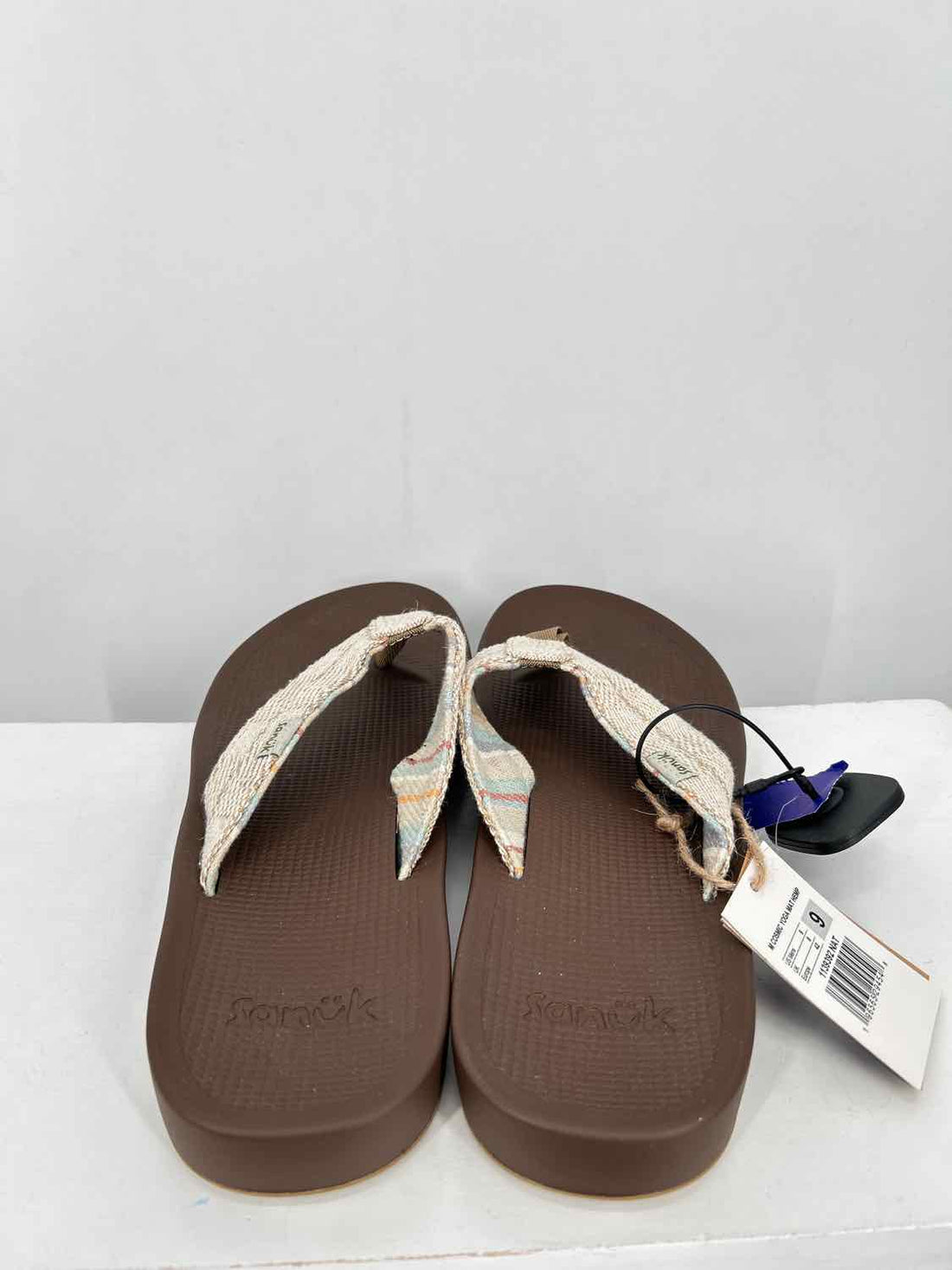Sanuk Women Size 9 Beige Flip Flops