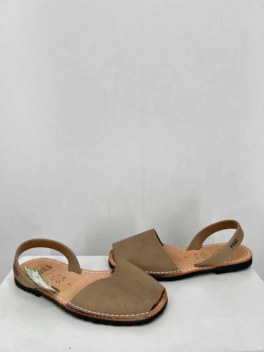 PONS Women Size 39 (8.5-9) Taupe Sandals