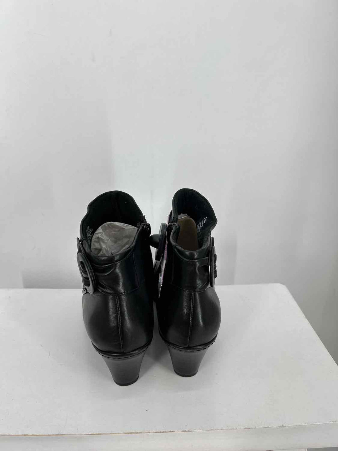 New Balance Women Size 7.5 Black Ankle Boot