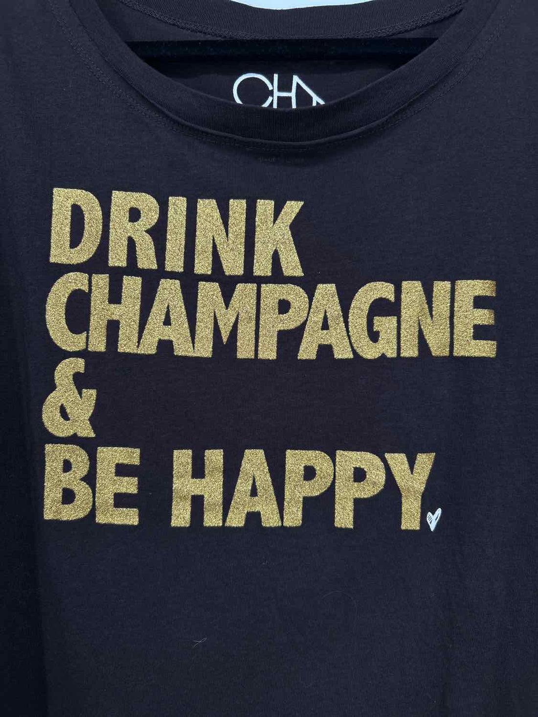 Chaser Size M Black & Gold Long Sleeve