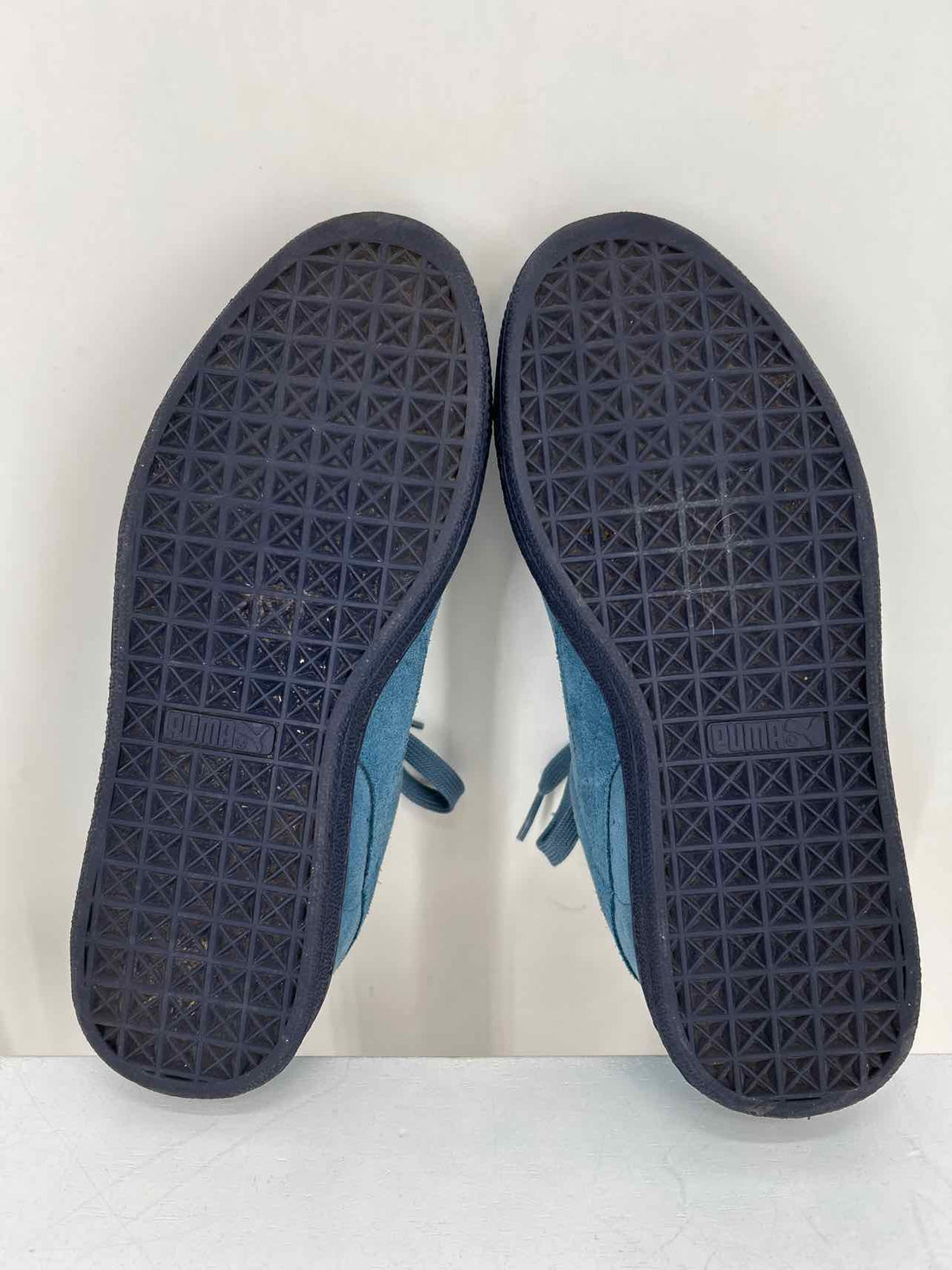 Puma Women Size 7 Navy Suede Sneakers