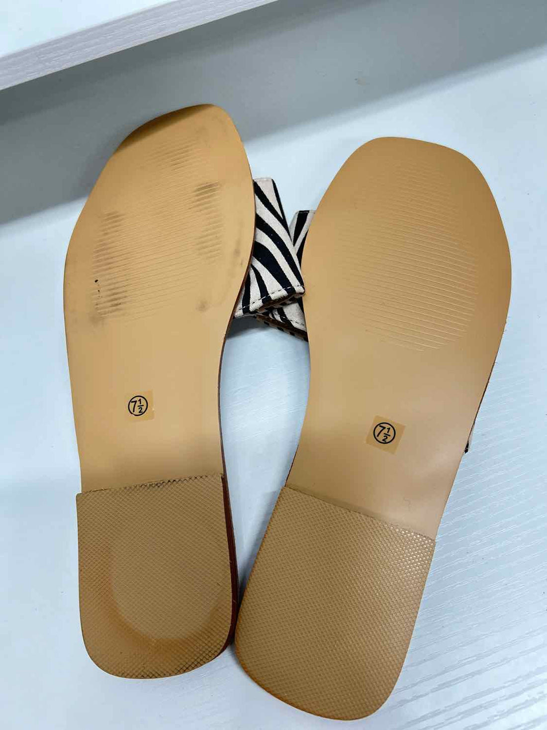 Ccocci Women Size 7.5 Zebra Like New Slides